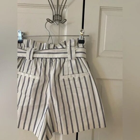 Zara White & Navy Striped Shorts with High Elastic Waist & Tie - Picture 3 of 4